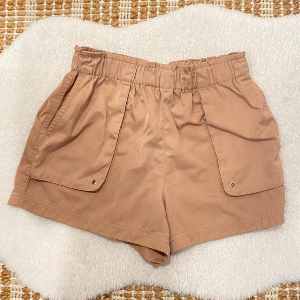Brand New Forever 21 Beige Elastic Waist Shorts – Size Small